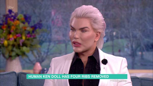 ЖИВИ КУКЛИ – В ТЪРСЕНЕ НА ПЛАСТМАСОВО СЪВЪРШЕНСТВО